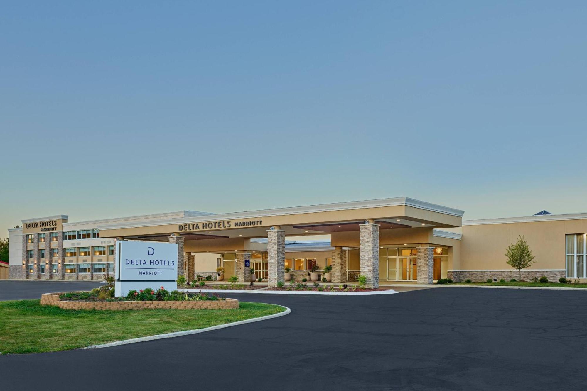 Delta Hotels By Marriott Chicago Willowbrook Bagian luar foto