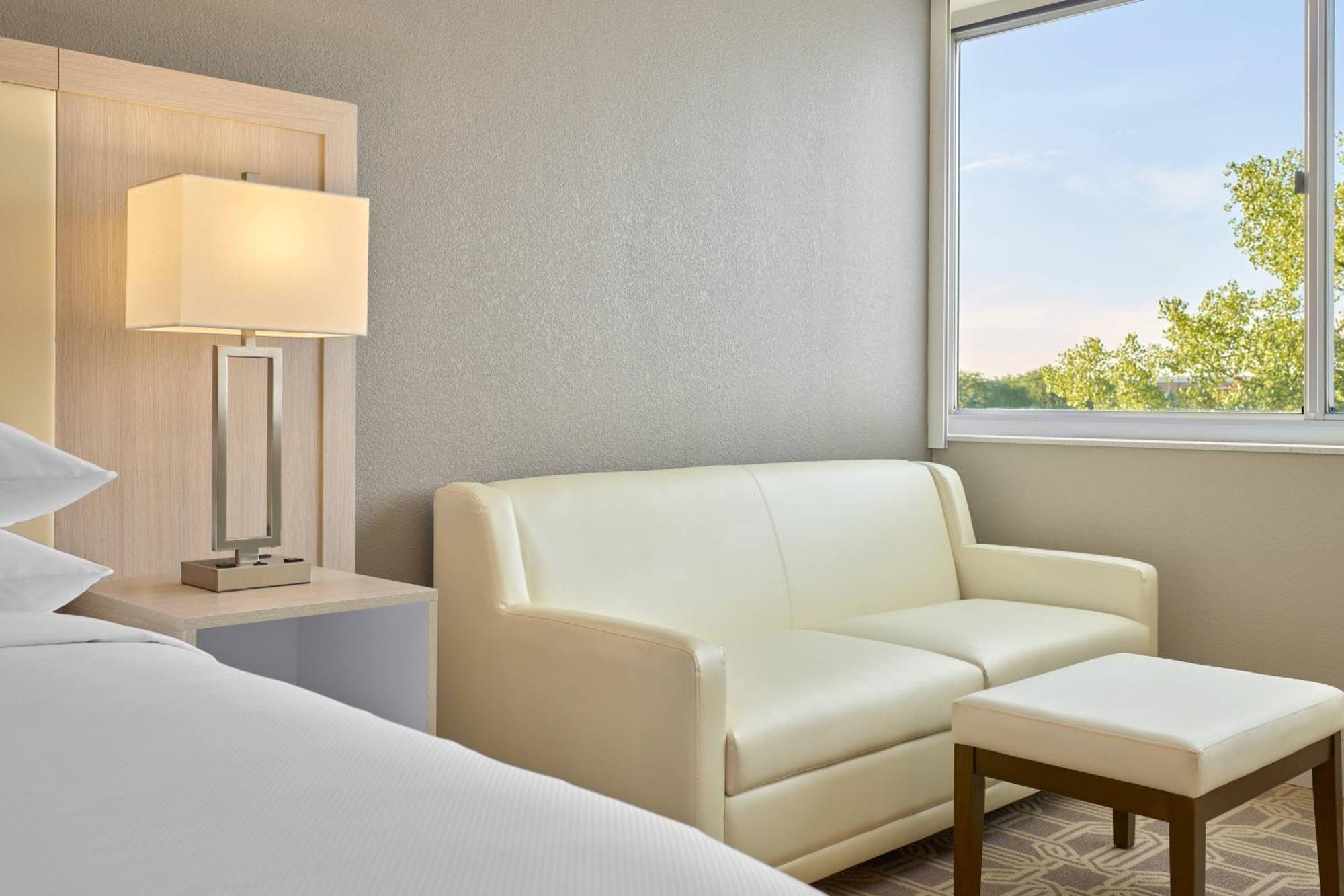 Delta Hotels By Marriott Chicago Willowbrook Bagian luar foto