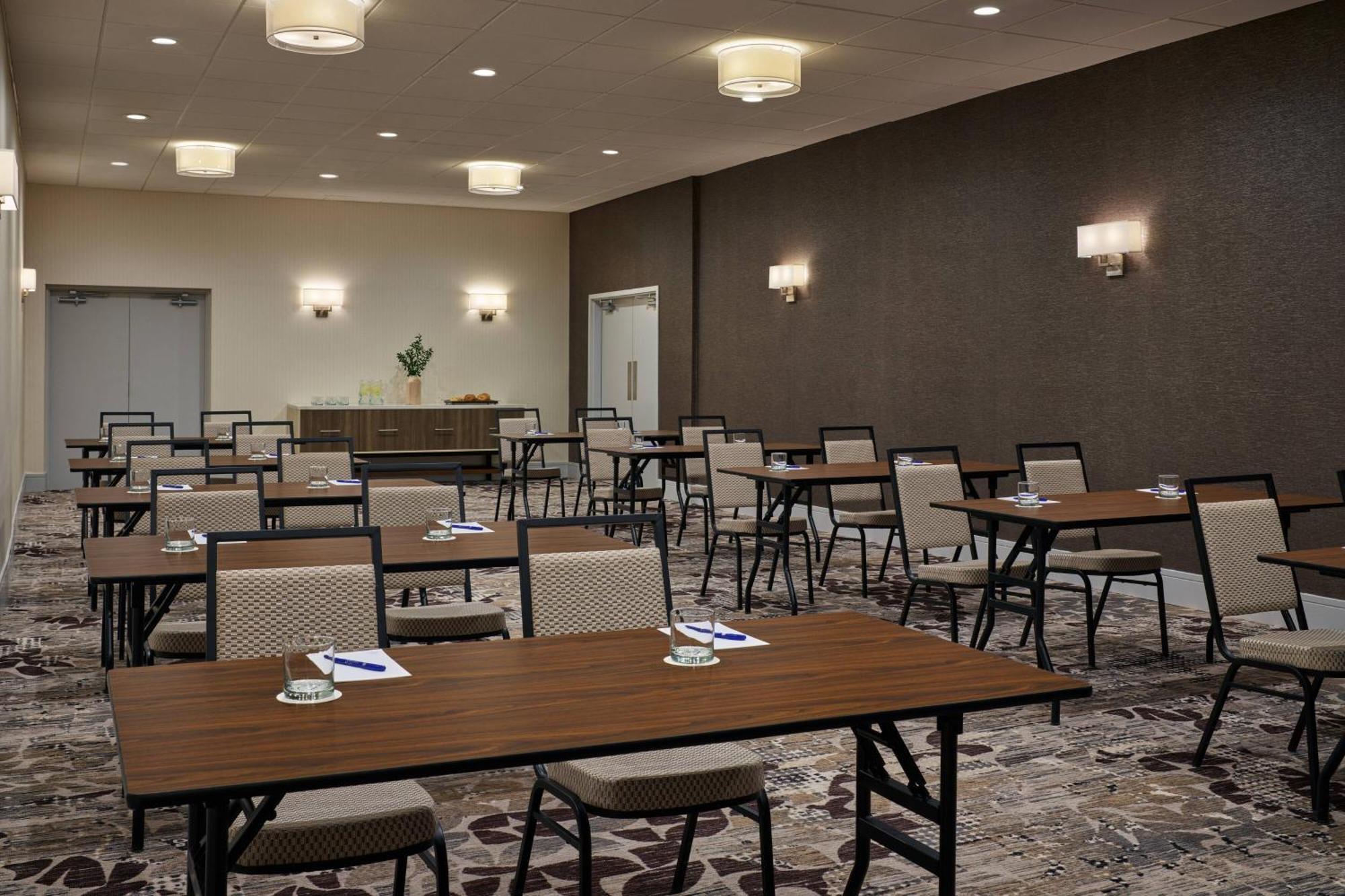 Delta Hotels By Marriott Chicago Willowbrook Bagian luar foto