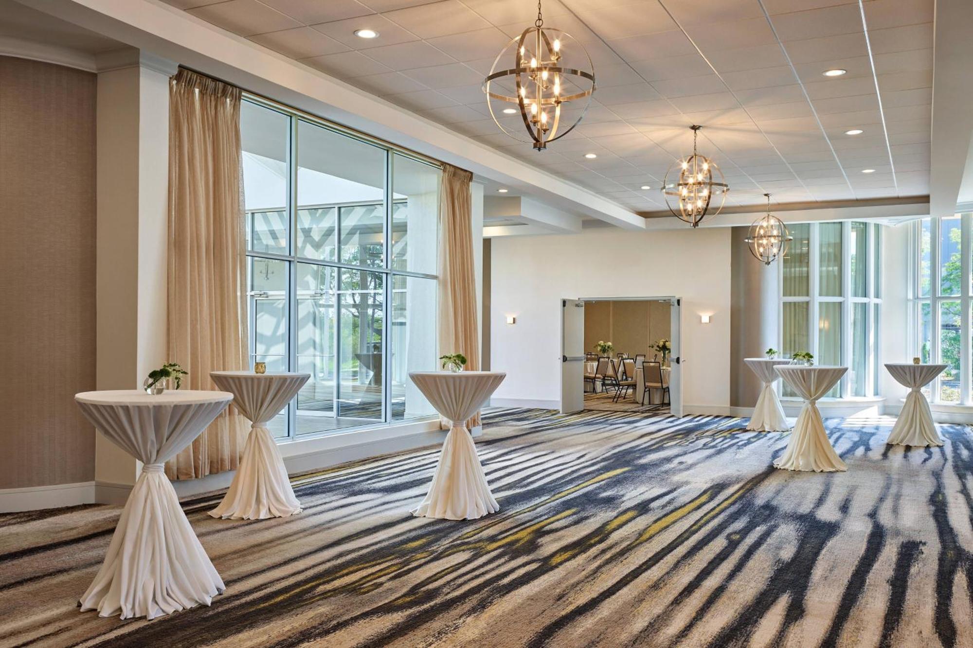 Delta Hotels By Marriott Chicago Willowbrook Bagian luar foto